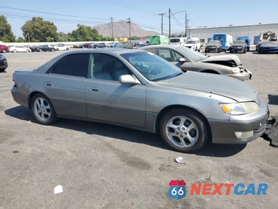 Czwarte zdjęcie samochodu z boku: 2000 LEXUS ES 300 VIN:JT8BF28G0Y0246092 - miniatura