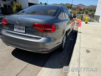 Czwarte zdjęcie samochodu z boku: 2015 VOLKSWAGEN JETTA SE VIN:3VWD17AJ2FM323077 - miniatura
