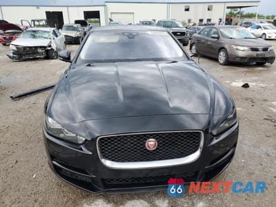 Piąte zdjęcie samochodu w środku: 2019 JAGUAR XE VIN:SAJAR4FX5KCP49272 - miniatura