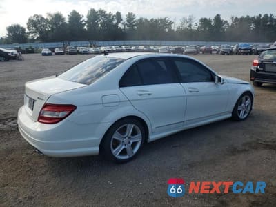 Trzecie zdjęcie samochodu z tyłu: 2011 MERCEDES-BENZ C 300 4MATIC VIN:WDDGF8BB8BR133913 - miniatura