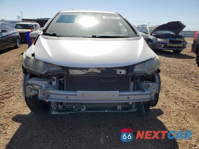Piąte zdjęcie samochodu w środku: 2016 HONDA FIT LX VIN:JHMGK5H53GX045455 - miniatura
