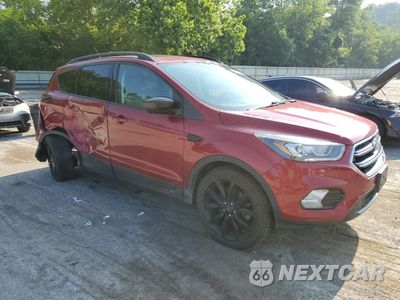 Czwarte zdjęcie samochodu z boku: 2018 FORD ESCAPE SE VIN:1FMCU9GD3JUC30233 - miniatura