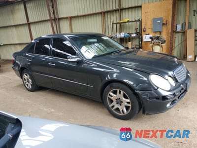 Czwarte zdjęcie samochodu z boku: 2004 MERCEDES-BENZ E 320 VIN:WDBUF65J24A534006 - miniatura