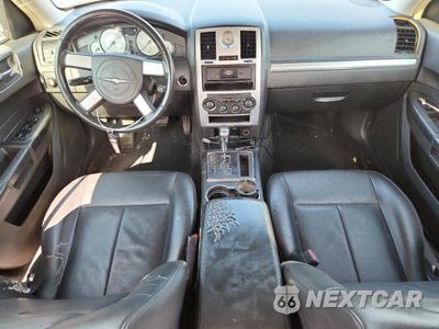 Zdjęcie 8 z 12 samochodu: 2010 CHRYSLER 300 TOURING VIN:2C3CA5CV7AH209543 - miniatura