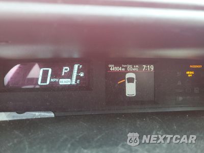 Zdjęcie 9 z 14 samochodu: 2014 TOYOTA PRIUS C VIN:JTDKDTB36E1575386 - miniatura