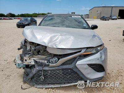 Piąte zdjęcie samochodu w środku: 2018 TOYOTA CAMRY XSE VIN:4T1B61HK8JU130519 - miniatura