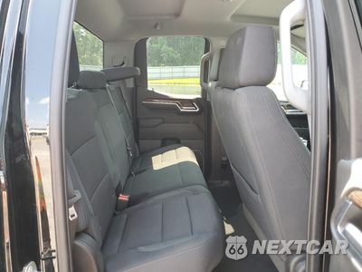 Zdjęcie 10 z 15 samochodu: 2023 GMC SIERRA K1500 SLE VIN:1GTRUBED8PZ248084 - miniatura