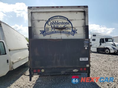 Zdjęcie 6 z 13 samochodu: 2003 ISUZU NPR HD 4X2 LOW TILT VIN:4KLC4B1R33J800333 - miniatura