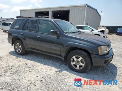 Czwarte zdjęcie samochodu z boku: 2005 CHEVROLET TRAILBLAZER LS VIN:1GNDT13S352307869 - miniatura