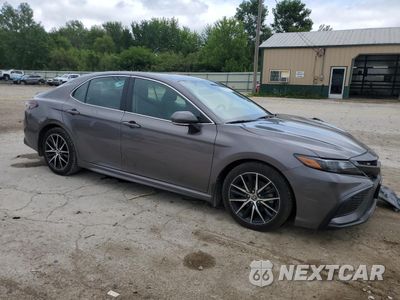 Czwarte zdjęcie samochodu z boku: 2022 TOYOTA CAMRY SE VIN:4T1G11BK2NU048613 - miniatura