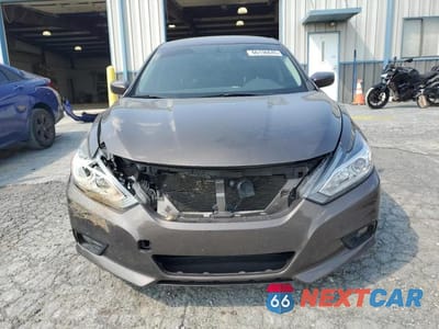 Piąte zdjęcie samochodu w środku: 2017 NISSAN ALTIMA 2.5 VIN:1N4AL3AP6HC190038 - miniatura