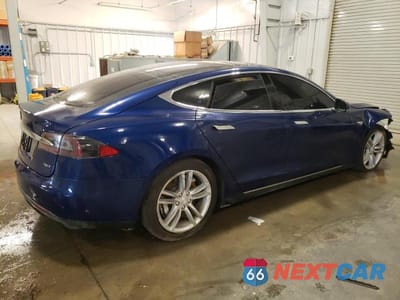 Trzecie zdjęcie samochodu z tyłu: 2015 TESLA MODEL S 70D VIN:5YJSA1S25FF087639 - miniatura