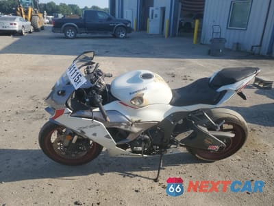 Trzecie zdjęcie samochodu z tyłu: 2024 KAWASAKI ZX636 K VIN:JKBZXJK19RA003703 - miniatura