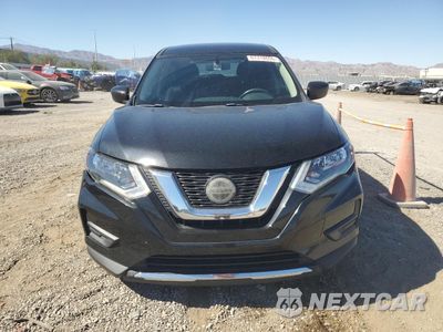 Piąte zdjęcie samochodu w środku: 2018 NISSAN ROGUE S VIN:JN8AT2MT7JW459797 - miniatura