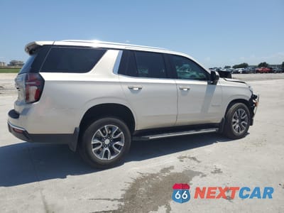 Trzecie zdjęcie samochodu z tyłu: 2024 CHEVROLET TAHOE C1500 LT VIN:1GNSCNKD3RR107427 - miniatura
