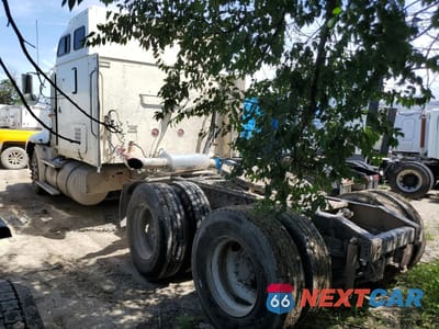 Trzecie zdjęcie samochodu z tyłu: 1999 INTERNATIONAL 9400 SEMI TRUCK VIN:2HSFHAERXXC087707 - miniatura