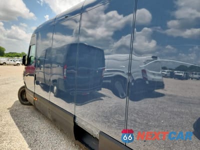 Drugie zdjęcie samochodu z przodu: 2022 RIVIAN EDV 700 VIN:7FCEHDB7XNN000799 - miniatura