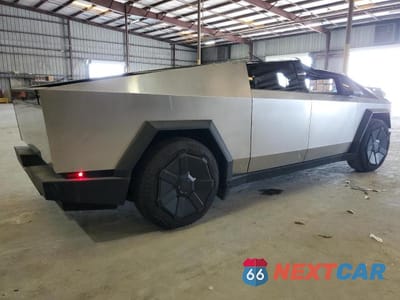 Trzecie zdjęcie samochodu z tyłu: 2024 TESLA CYBERTRUCK VIN:7G2CEHEE7RA027867 - miniatura