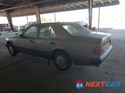 Drugie zdjęcie samochodu z przodu: 1990 MERCEDES-BENZ 300 E VIN:WDBEA30D2LB121367 - miniatura