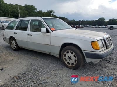 Czwarte zdjęcie samochodu z boku: 1992 MERCEDES-BENZ 300 TE VIN:WDBEA90D5NF207500 - miniatura