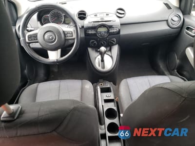 Zdjęcie 8 z 12 samochodu: 2011 MAZDA MAZDA2 VIN:JM1DE1HY6B0113473 - miniatura