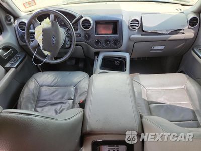 Zdjęcie 8 z 16 samochodu: 2004 FORD EXPEDITION XLT VIN:1FMPU16L54LA48149 - miniatura