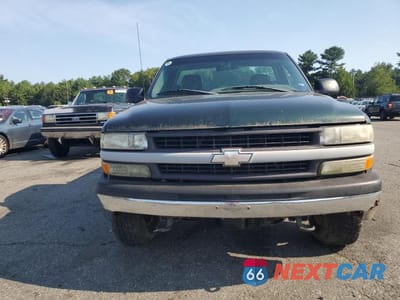 Piąte zdjęcie samochodu w środku: 2002 CHEVROLET SILVERADO K1500 VIN:1GCEK14V22E209449 - miniatura