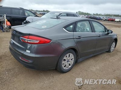 Trzecie zdjęcie samochodu z tyłu: 2020 FORD FUSION S VIN:3FA6P0G73LR228125 - miniatura