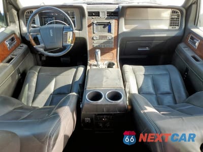 Zdjęcie 8 z 16 samochodu: 2013 LINCOLN NAVIGATOR VIN:5LMJJ2H57DEL04375 - miniatura