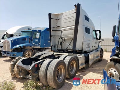 Czwarte zdjęcie samochodu z boku: 2024 VOLVO VNL SEMI TRUCK VIN:4V4NC9EJ8RN651254 - miniatura