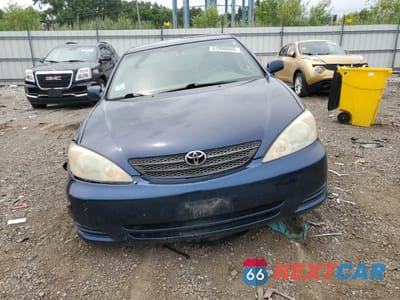 Piąte zdjęcie samochodu w środku: 2002 TOYOTA CAMRY LE VIN:4T1BE32K52U597101 - miniatura