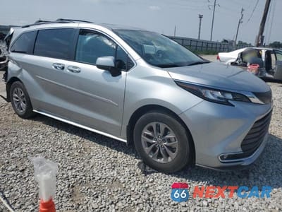 Czwarte zdjęcie samochodu z boku: 2023 TOYOTA SIENNA XLE VIN:5TDYRKECXPS153998 - miniatura