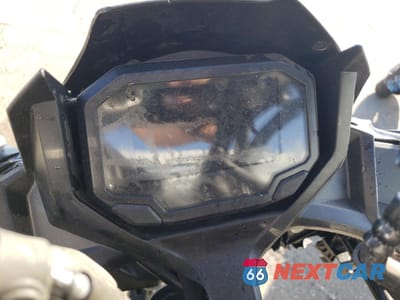 Zdjęcie 7 z 10 samochodu: 2021 KAWASAKI EX650 M VIN:ML5EXEM19MDA30224 - miniatura