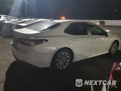 Trzecie zdjęcie samochodu z tyłu: 2019 TOYOTA CAMRY L VIN:4T1B11HK8KU795985 - miniatura