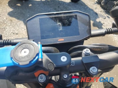 Zdjęcie 7 z 9 samochodu: 2023 KTM 890 DUKE R VIN:VBKTU9403PM857690 - miniatura