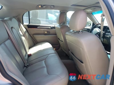 Zdjęcie 10 z 12 samochodu: 2007 LINCOLN TOWN CAR SIGNATURE LIMITED VIN:1LNHM82V67Y626240 - miniatura