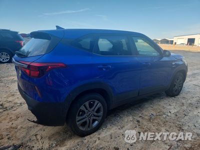 Trzecie zdjęcie samochodu z tyłu: 2023 KIA SELTOS LX VIN:KNDEPCAA6P7458444 - miniatura