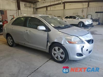 Czwarte zdjęcie samochodu z boku: 2008 TOYOTA YARIS BASE VIN:JTDBT923784033867 - miniatura