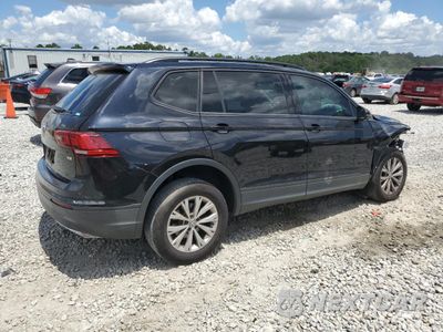 Trzecie zdjęcie samochodu z tyłu: 2018 VOLKSWAGEN TIGUAN S VIN:3VV1B7AX7JM119408 - miniatura
