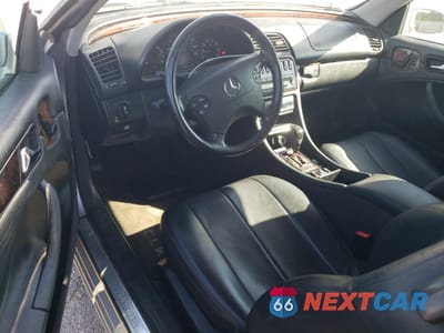 Zdjęcie 8 z 14 samochodu: 2001 MERCEDES-BENZ CLK 320 VIN:WDBLK65G01T076445 - miniatura