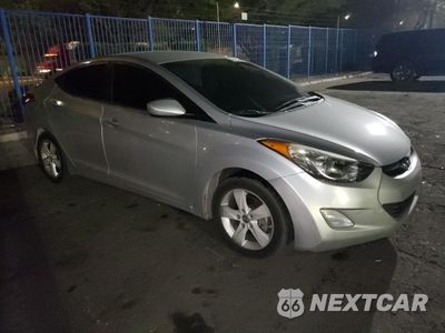 Czwarte zdjęcie samochodu z boku: 2013 HYUNDAI ELANTRA GLS VIN:KMHDH4AE3DU559242 - miniatura
