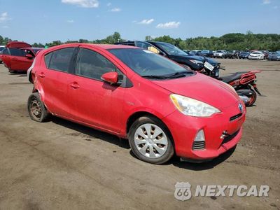 Czwarte zdjęcie samochodu z boku: 2013 TOYOTA PRIUS C VIN:JTDKDTB38D1049758 - miniatura