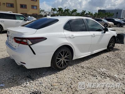 Trzecie zdjęcie samochodu z tyłu: 2022 TOYOTA CAMRY SE VIN:4T1T11AK6NU640807 - miniatura