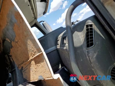 Piąte zdjęcie samochodu w środku: 2022 VOLVO VN VNL VIN:4V4NC9EH9NN298420 - miniatura