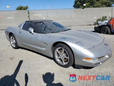 Czwarte zdjęcie samochodu z boku: 2004 CHEVROLET CORVETTE VIN:1G1YY22G345134018 - miniatura