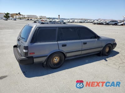 Trzecie zdjęcie samochodu z tyłu: 1991 TOYOTA COROLLA DLX VIN:JT2AE94K1M3460304 - miniatura