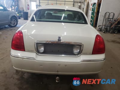 Zdjęcie 6 z 14 samochodu: 2006 LINCOLN TOWN CAR SIGNATURE VIN:1LNHM81V46Y650469 - miniatura