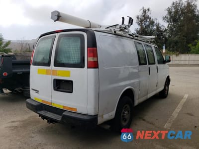 Trzecie zdjęcie samochodu z tyłu: 2013 CHEVROLET EXPRESS G2500 VIN:1GCWGFCA7D1194023 - miniatura