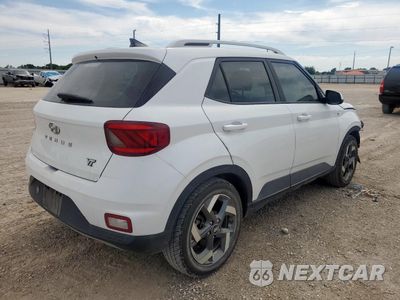 Trzecie zdjęcie samochodu z tyłu: 2022 HYUNDAI VENUE SEL VIN:KMHRC8A32NU188537 - miniatura