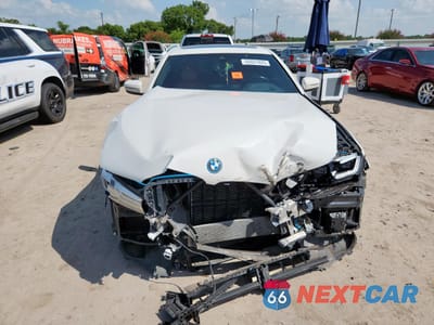 Piąte zdjęcie samochodu w środku: 2023 BMW 530E VIN:WBA13AG05PCL84810 - miniatura